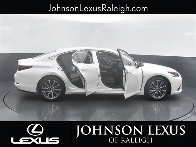 2021 Lexus ES 350 w/Navigation, Moonroof, Carplay, Android!